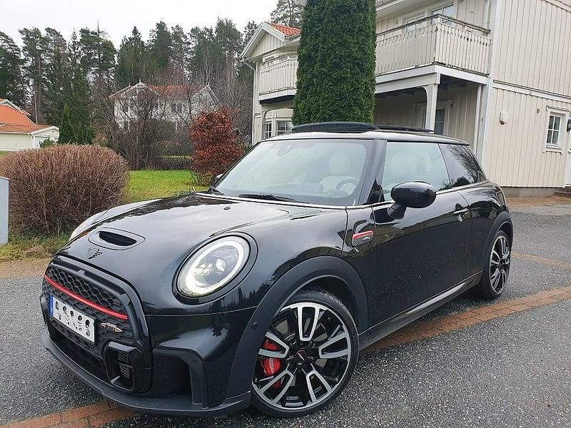 Begagnad Mini John Cooper Works 231 HK (169 kW) 2024 Midnight black metallic | satellite grey läder Halvkombi