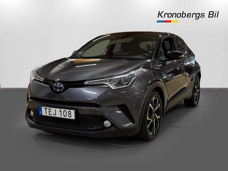 Grå Begagnad 2017 Toyota C-HR Style SUV | 169 600 kr (Marknadspris) - Bild 1/4