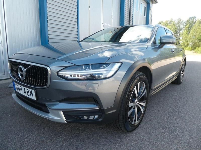 Grå (gråmet.) Begagnad 2020 Volvo V90 CC Momentum Kombi | 299 000 kr (Bra pris) - Bild 1/4