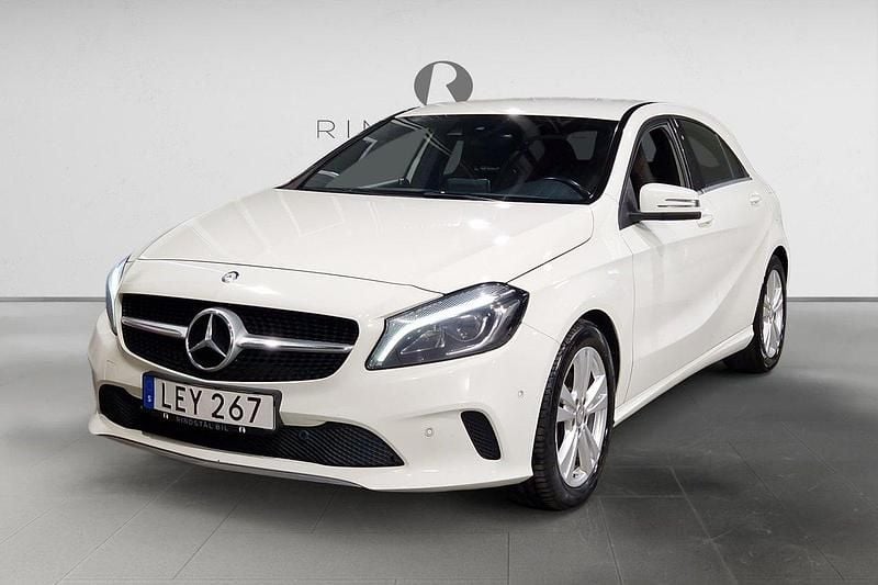 Vit Begagnad 2015 Mercedes A200 Halvkombi | 119 900 kr (Marknadspris) - Bild 1/3