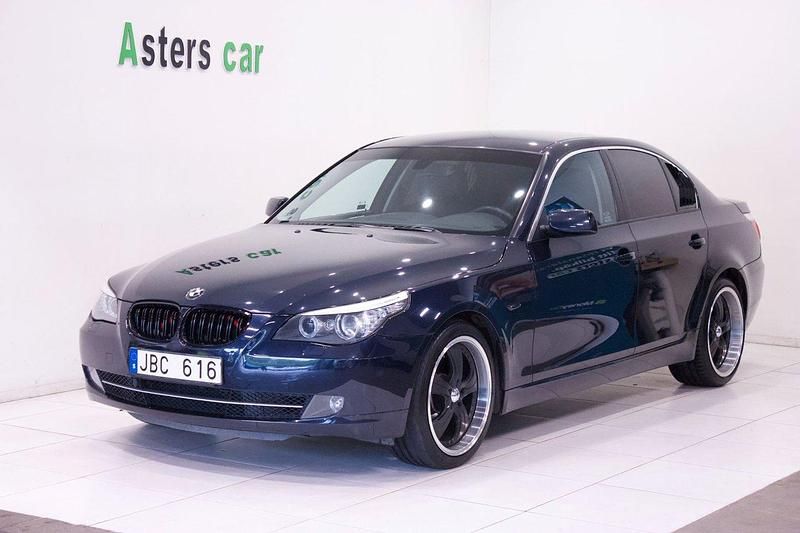 Blå Begagnad 2009 BMW 525 Sedan | 99 000 kr (Lite dyr) - Bild 1/4