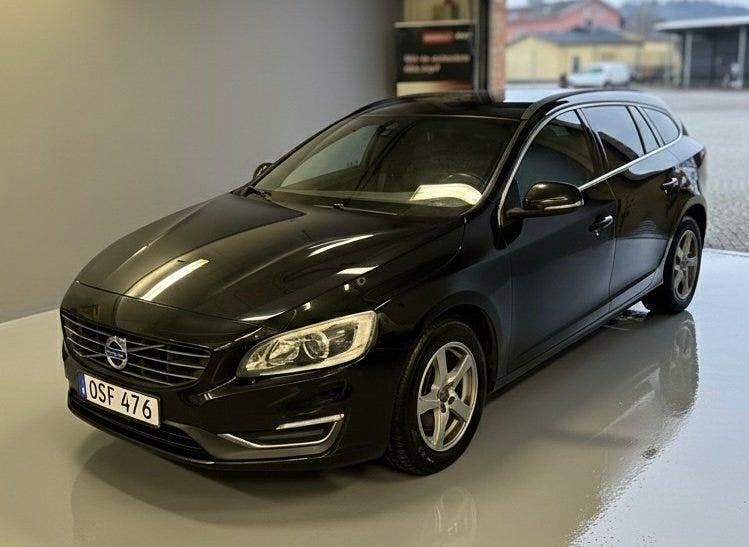 Begagnad Volvo V60 Momentum 215 HK (158 kW) 2015 Svart Kombi
