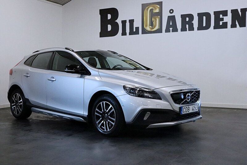 Begagnad 2013 Volvo V40 CC Summum Kombi | 149 900 kr (Marknadspris) - Bild 1/4