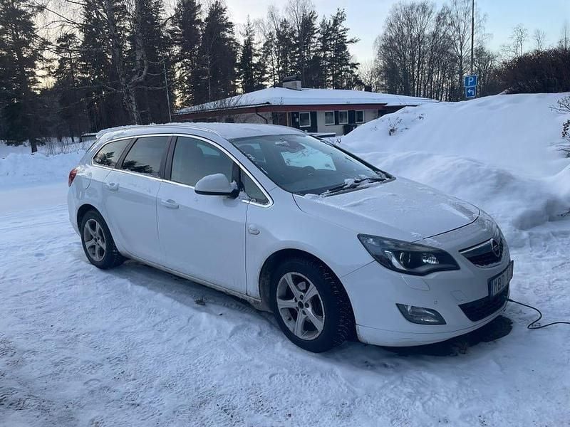 Begagnad Opel Astra 140 HK (102 kW) 2012 Kombi