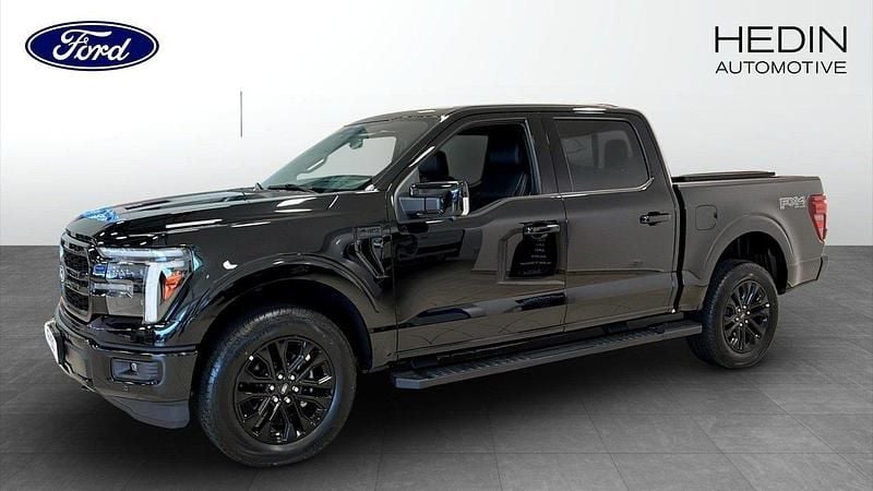 Svart (black) Ny 2025 Ford F-150 Lariat Pickup | 1 051 440 kr (Lite dyr) - Bild 1/4