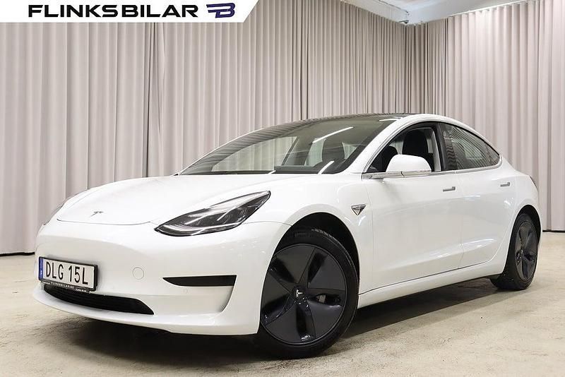 Begagnad Tesla Model 3 Standard Range Plus 190 kW (259 HK) 2020 Vit Sedan