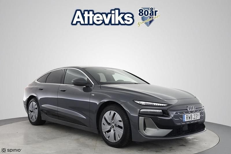 Grå Begagnad 2025 Audi e-tron Sportback S-Line SUV | 599 900 kr - Bild 1/4