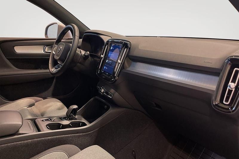 Silver Begagnad 2024 Volvo XC40 Core SUV | 339 000 kr (Marknadspris) - Bild 1/1