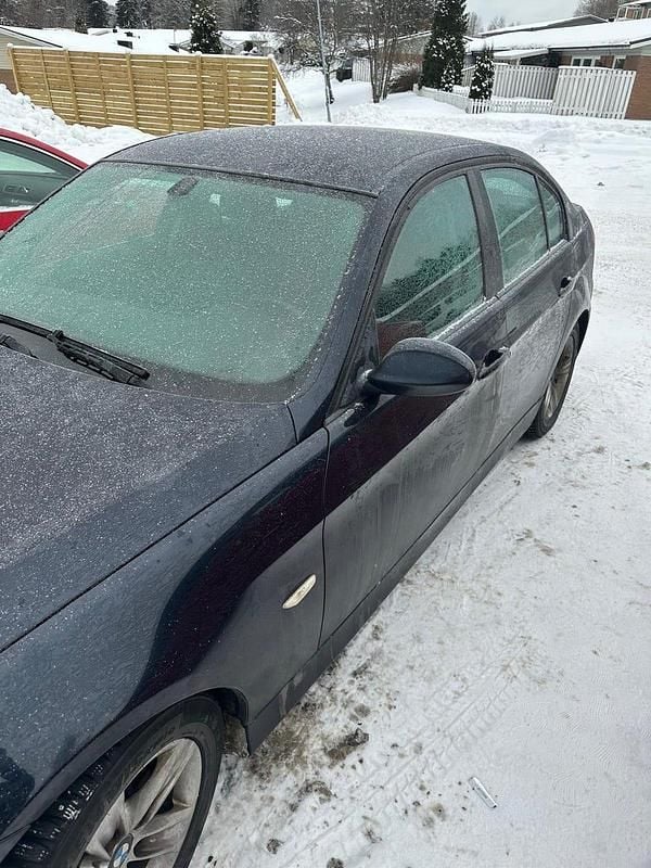 Begagnad BMW 318 129 HK (94 kW) 2006 Sedan