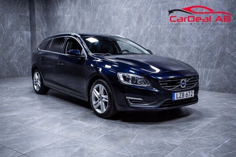 Mörkblå Begagnad 2015 Volvo V60 Summum Kombi | 149 800 kr (Marknadspris) - Bild 1/4