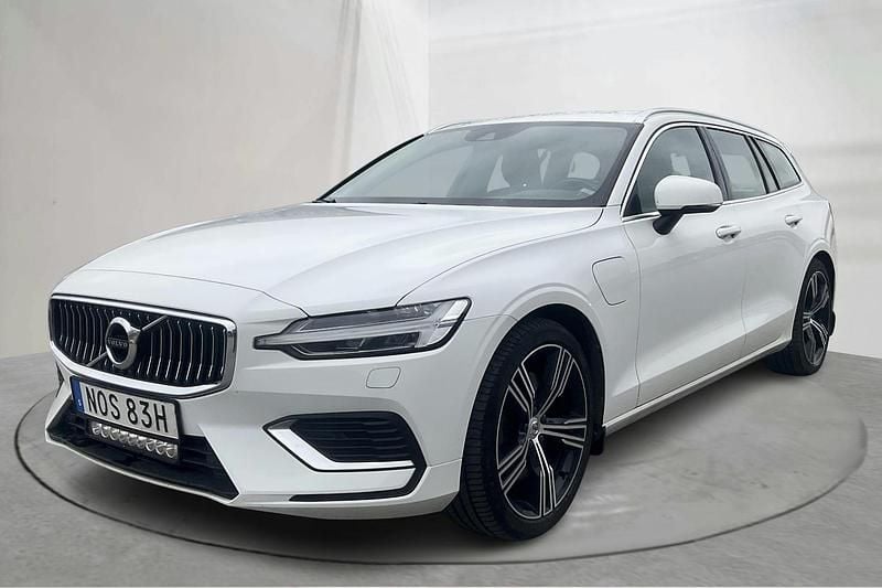 Vit Begagnad 2022 Volvo V60 Inscription Kombi | 289 000 kr (Marknadspris) - Bild 1/4