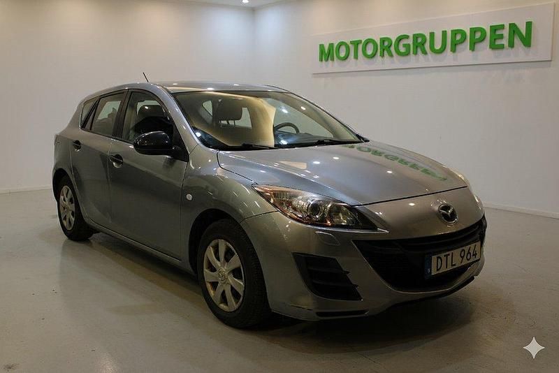 Grå Begagnad 2009 Mazda 3 Inclusive Halvkombi | 59 900 kr (Lite dyr) - Bild 1/4