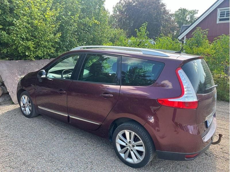 Röd Begagnad 2013 Renault Grand Scénic III Bose Edition Minibuss | 35 000 kr (Superpris) - Bild 1/2