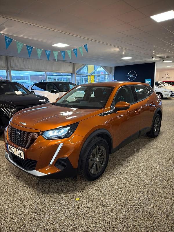 Orange Begagnad 2021 Peugeot e-2008 SUV | 149 800 kr (Marknadspris) - Bild 1/4