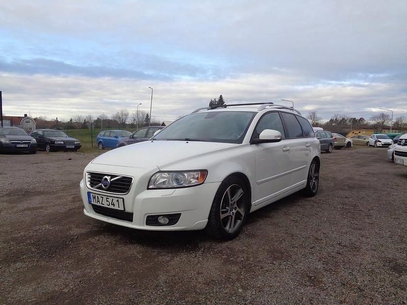 Vit Begagnad 2012 Volvo V50 Momentum Kombi | 49 900 kr (Marknadspris) - Bild 1/4