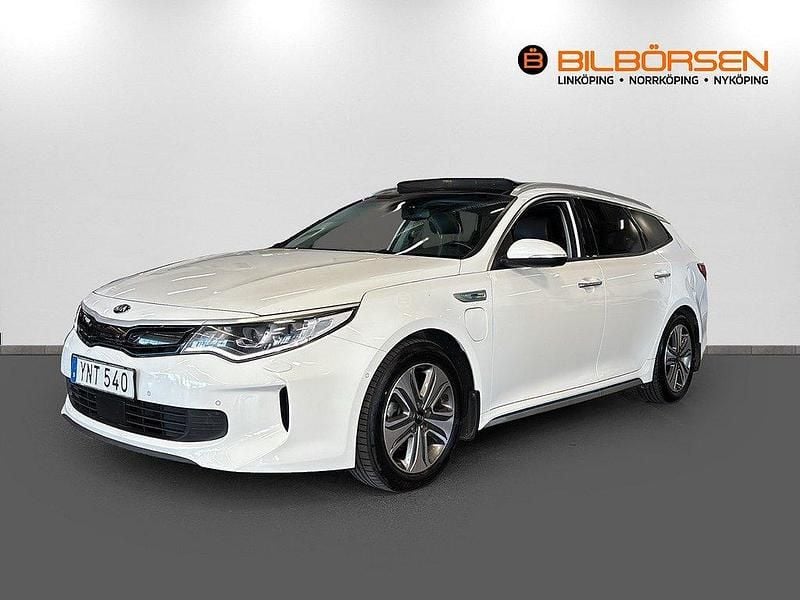Vit Begagnad 2018 Kia Optima Hybrid 2 Sedan | 179 900 kr (Marknadspris) - Bild 1/4