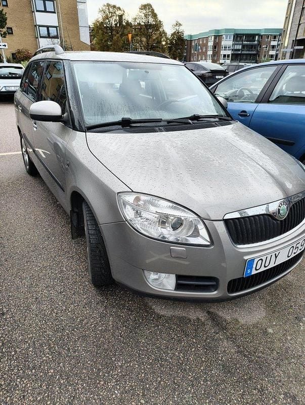 Brun Begagnad 2010 Skoda Fabia Elegance Halvkombi | 19 900 kr (Bra pris) - Bild 1/4