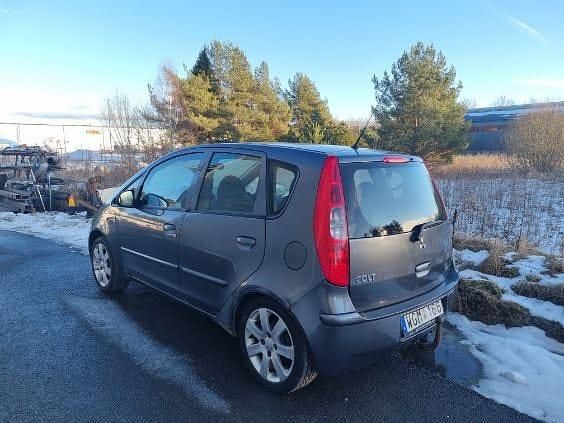 Begagnad Mitsubishi Colt 109 HK (80 kW) 2005 Halvkombi