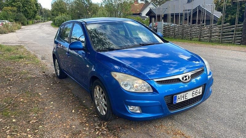 Blå Begagnad 2007 Hyundai i30 Halvkombi | 28 800 kr (Marknadspris) - Bild 1/4