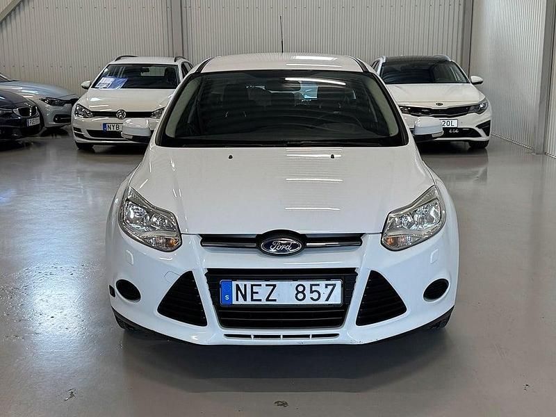 Begagnad Ford Focus Trend 120 HK (88 kW) 2012 Vit Kombi