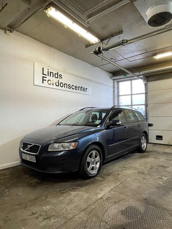 Blå Begagnad 2009 Volvo V50 Kinetic Kombi | 33 000 kr (Superpris) - Bild 1/4