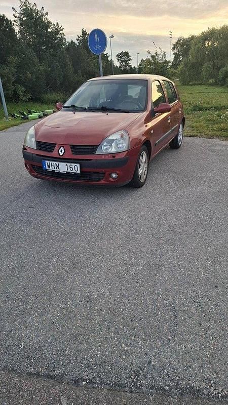 Röd Begagnad 2005 Renault Clio R.S. Halvkombi | 19 900 kr (Marknadspris) - Bild 1/4