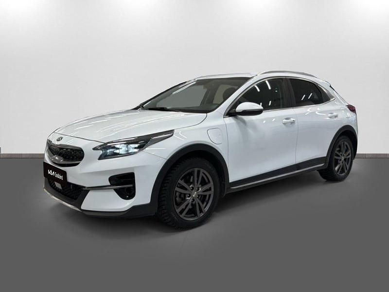 Clear white (ud) Begagnad 2020 Kia XCeed Advance SUV | 219 900 kr (Marknadspris) - Bild 1/4