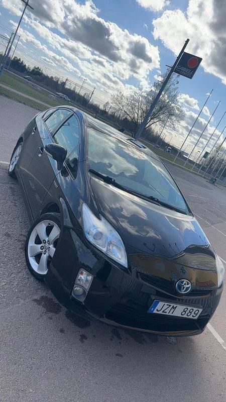 Svart Begagnad 2009 Toyota Prius Halvkombi | 68 000 kr (Marknadspris) - Bild 1/4