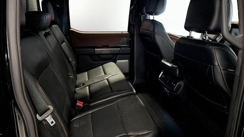 Begagnad Ford F-150 Lariat 405 HK (297 kW) 2022 Svart Pickup