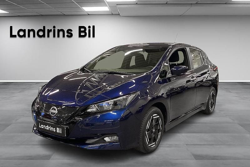 Mörkblå (blå) Begagnad 2022 Nissan Leaf Acenta Halvkombi | 189 000 kr (Marknadspris) - Bild 1/4