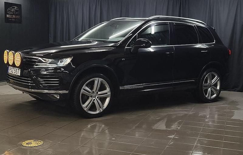 Svart Begagnad 2015 VW Touareg SUV | 234 900 kr (Lite dyr) - Bild 1/4