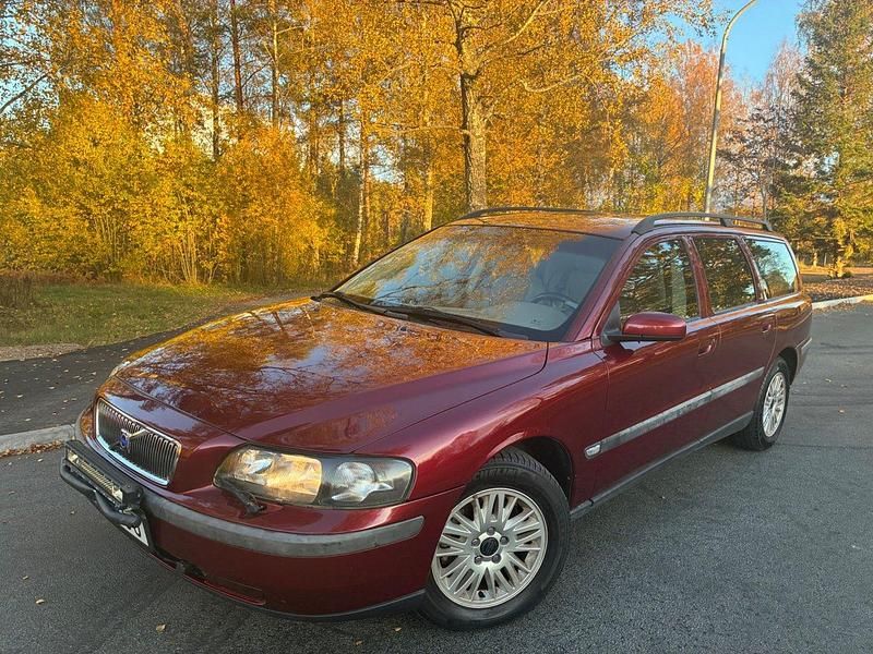 Röd Begagnad 2003 Volvo V70 Kombi | 40 900 kr (Lite dyr) - Bild 1/4
