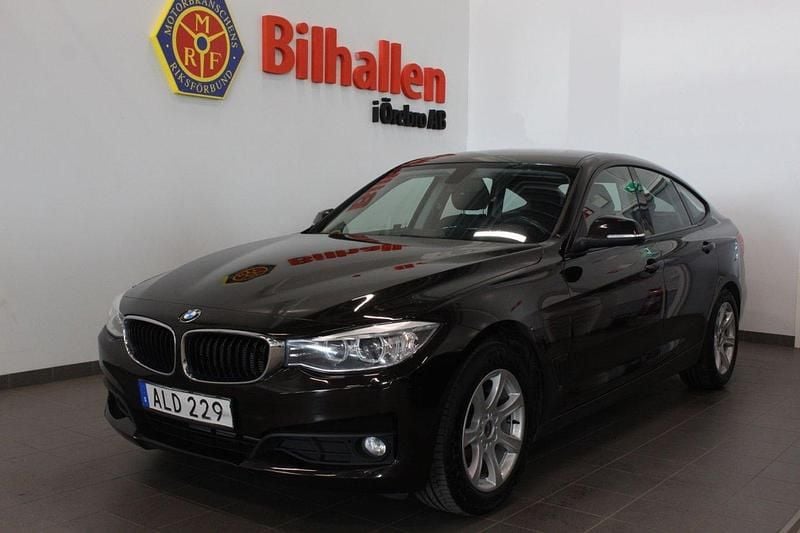 Brun Begagnad 2014 BMW 320 Gran Turismo M Performance Halvkombi | 129 900 kr (Bra pris) - Bild 1/4