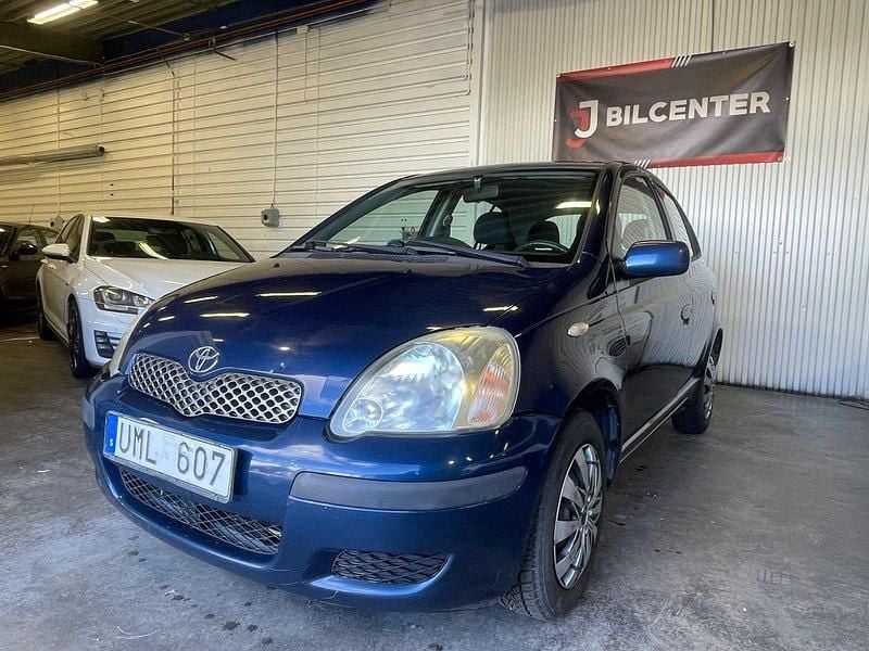Blå Begagnad 2003 Toyota Yaris Halvkombi | 15 900 kr (Marknadspris) - Bild 1/4