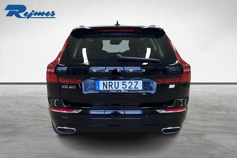 Begagnad Volvo XC60 Inscription 253 HK (186 kW) 2021 Onyx svart metallic SUV
