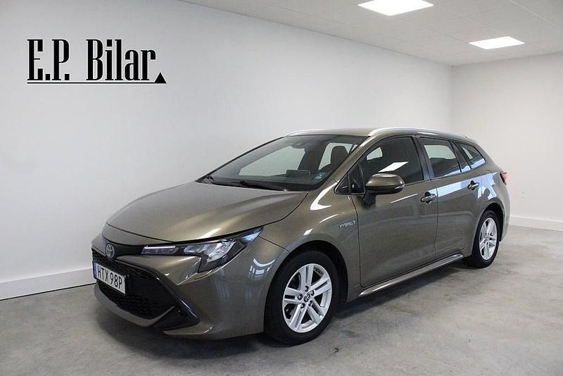 Grön Begagnad 2021 Toyota Corolla Active Kombi | 184 900 kr (Marknadspris) - Bild 1/4