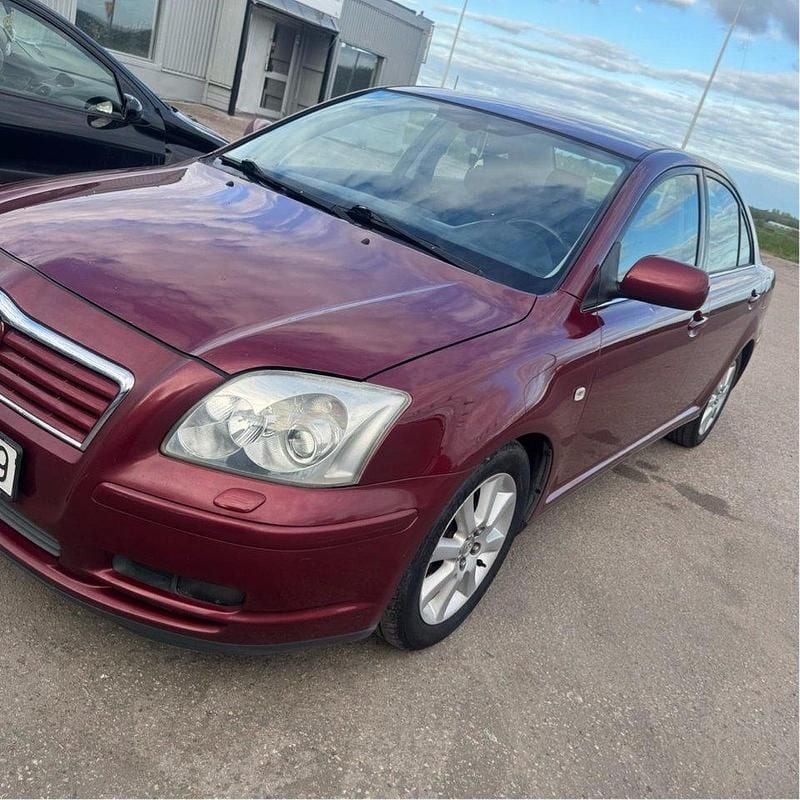 Röd Begagnad 2005 Toyota Avensis Sedan | 23 000 kr (Bra pris) - Bild 1/4