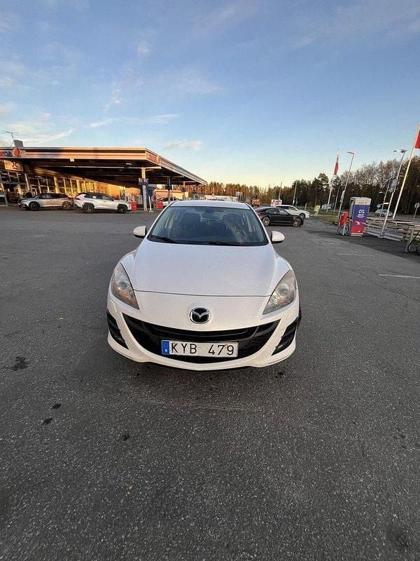 Vit Begagnad 2010 Mazda 3 Comfort Sedan | 36 000 kr (Bra pris) - Bild 1/4