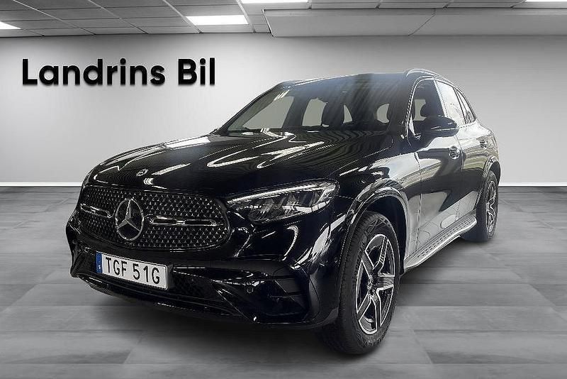 Svart Begagnad 2024 Mercedes GLC300e AMG line SUV | 679 000 kr (Bra pris) - Bild 1/4