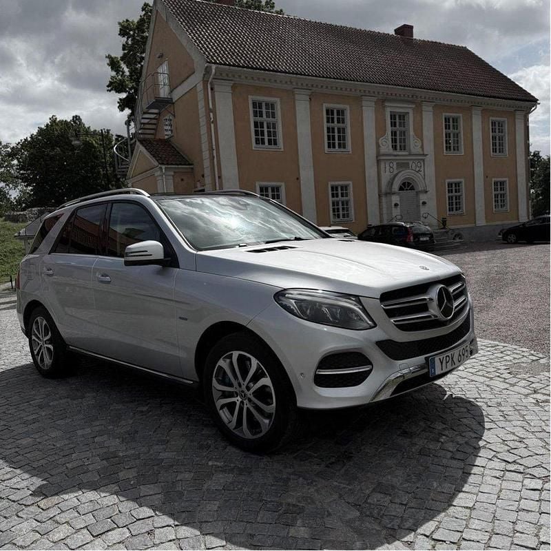 Silver Begagnad 2017 Mercedes GLE500 SUV | 385 000 kr - Bild 1/4