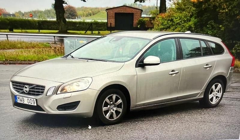 Begagnad 2013 Volvo V60 Kombi | 79 000 kr (Superpris) - Bild 1/4