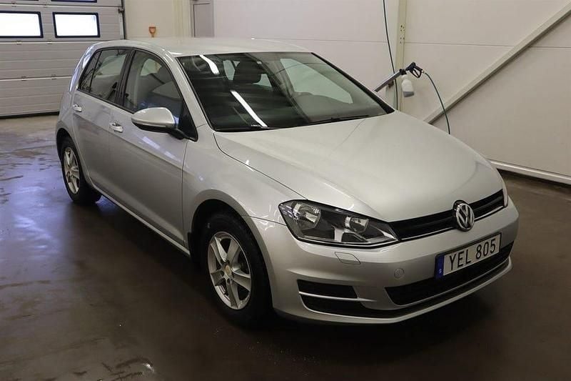 Begagnad VW Golf VII 110 HK (80 kW) 2016 Silver Halvkombi