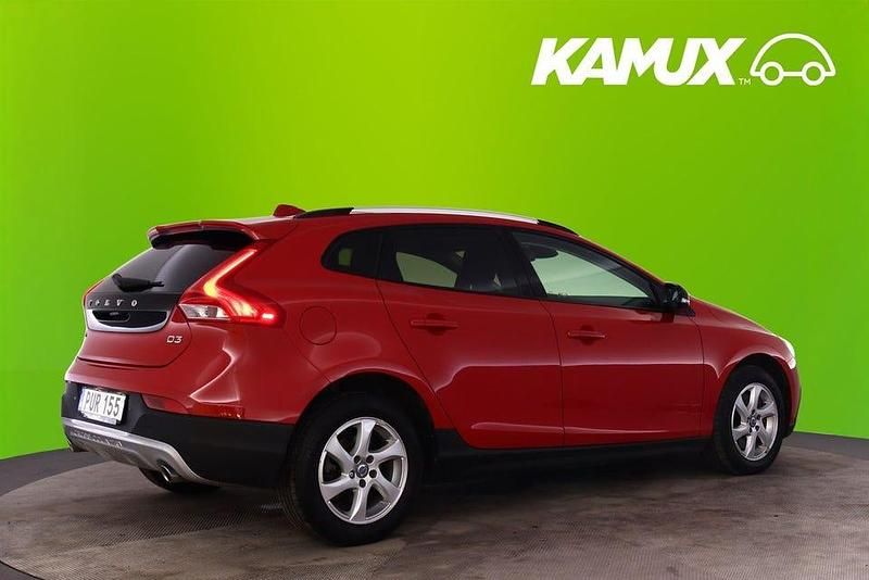 Begagnad Volvo V40 CC Momentum 150 HK (110 kW) 2015 Röd Kombi
