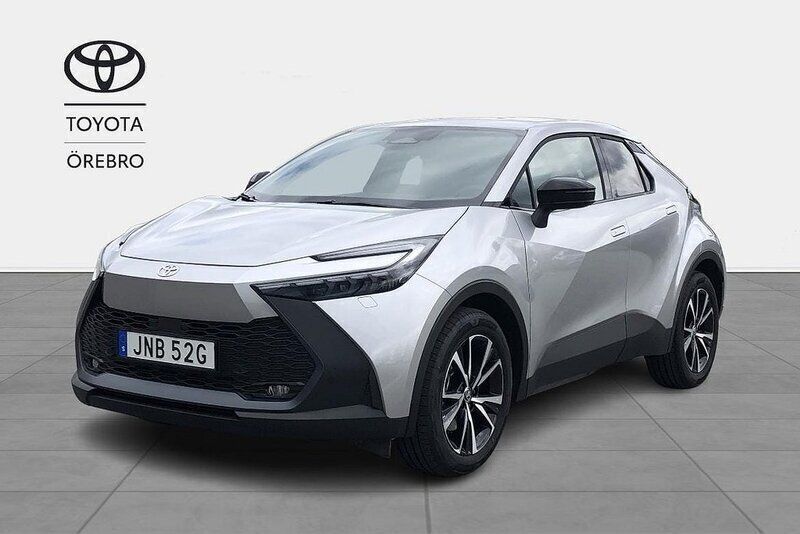 Silver Begagnad 2024 Toyota C-HR Style SUV | 434 900 kr (Marknadspris) - Bild 1/4