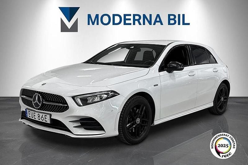 Begagnad Mercedes A250 AMG line 160 HK (117 kW) 2020 Vit Halvkombi