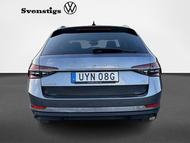 Begagnad Skoda Superb 156 HK (114 kW) 2023 Grå Kombi