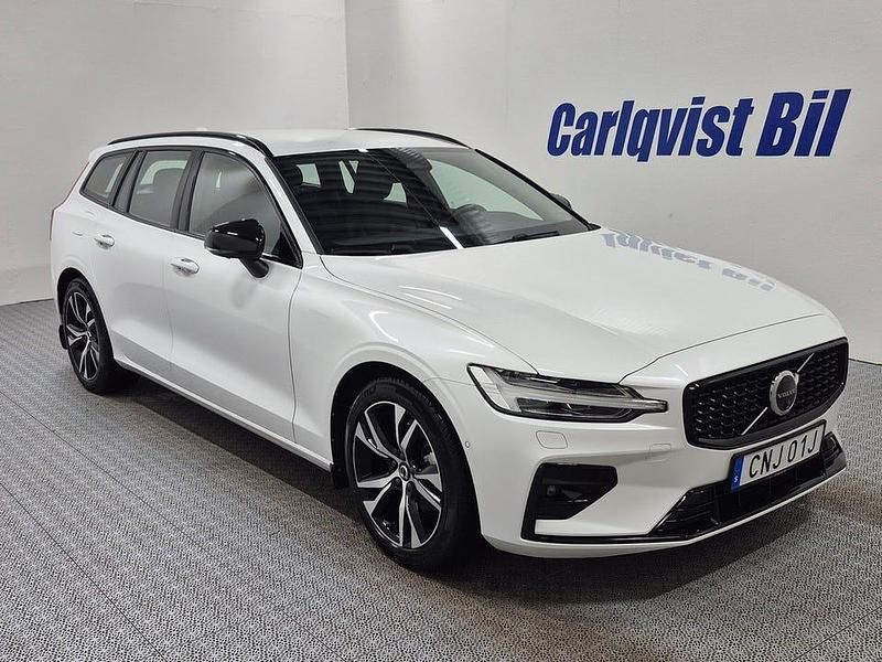 Begagnad Volvo V60 Plus 197 HK (144 kW) 2024 Crystal white metallic Kombi