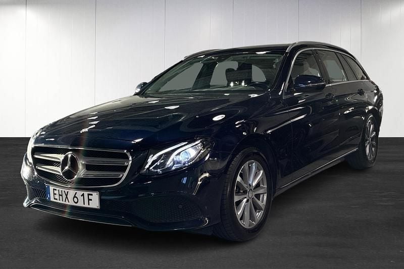 Blå (blue) Begagnad 2017 Mercedes E220 Kombi | 199 900 kr (Superpris) - Bild 1/4