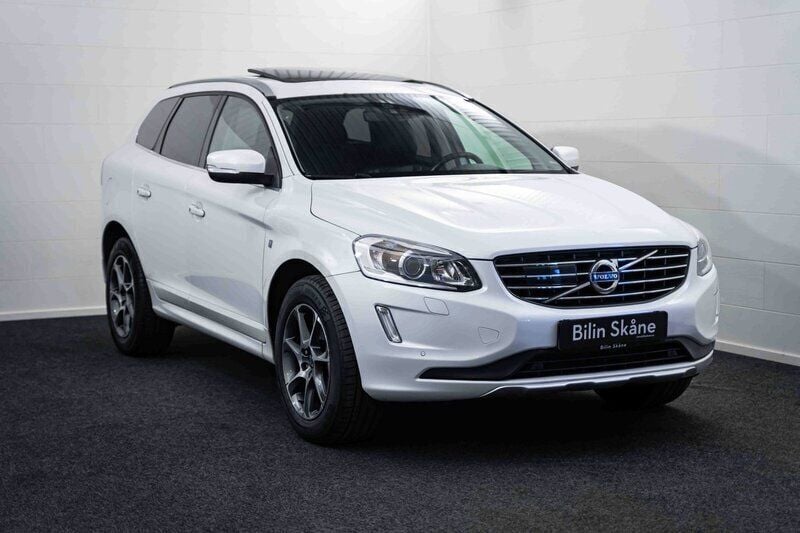 Vit Begagnad 2015 Volvo XC60 Ocean Race SUV | 199 900 kr (Marknadspris) - Bild 1/4