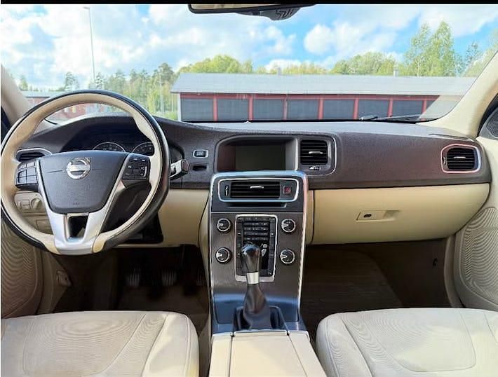 Begagnad Volvo S60 150 HK (110 kW) 2012 Sedan